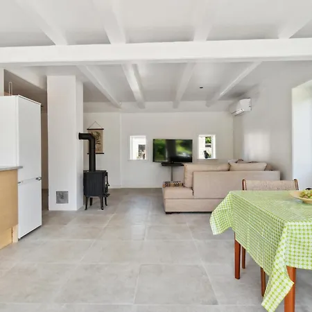 2 Bedroom In Aakirkeby