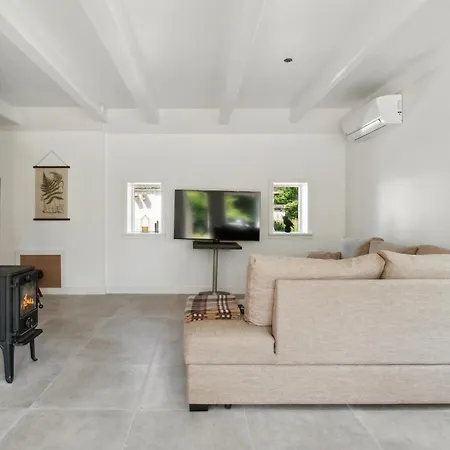 2 Bedroom In Aakirkeby Apartment *